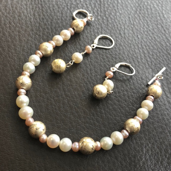 Gorgeous Pearl Bracelet & Earrings custom-made set - Picture 6 of 6